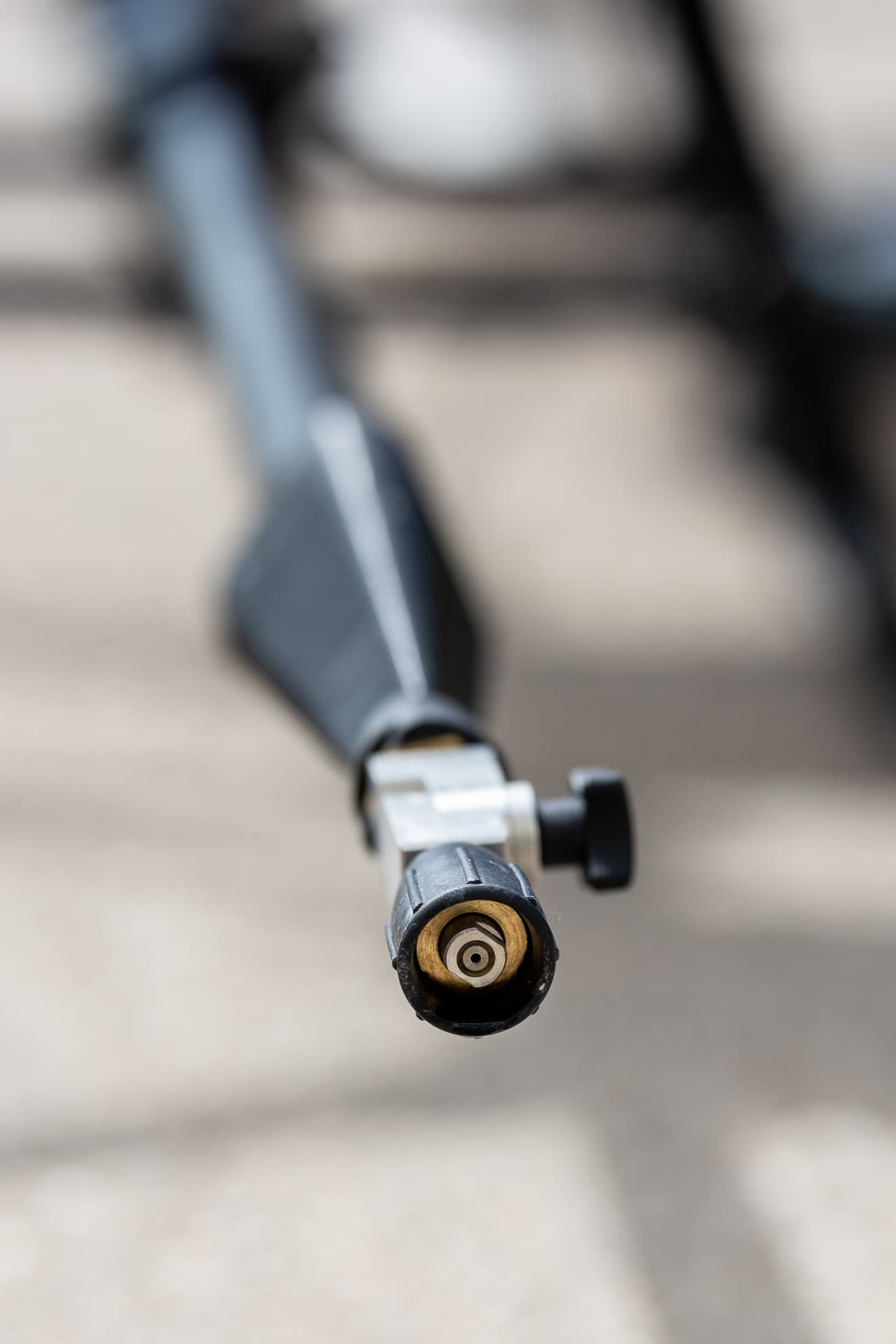 Pressure-washing nozzle fitted to the C10 cleaning lance